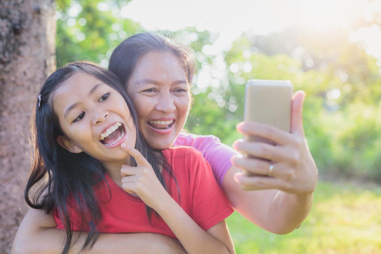 Happy_Asian_mother_and_her_daughter_taking_selfie_Safe Internet